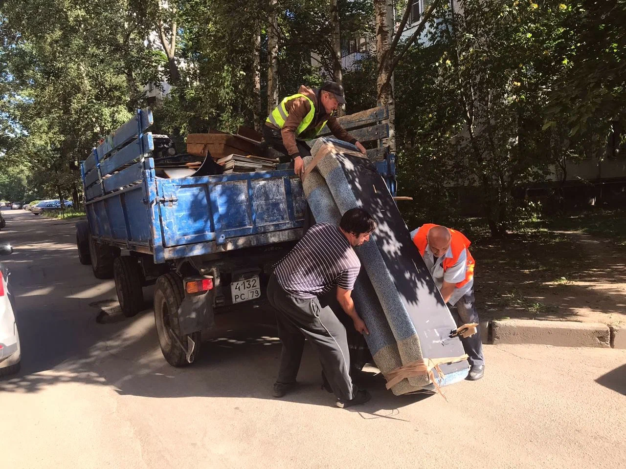 Профессиональный вывоз крупногабаритного мусора в Сосновом Боре в октябре