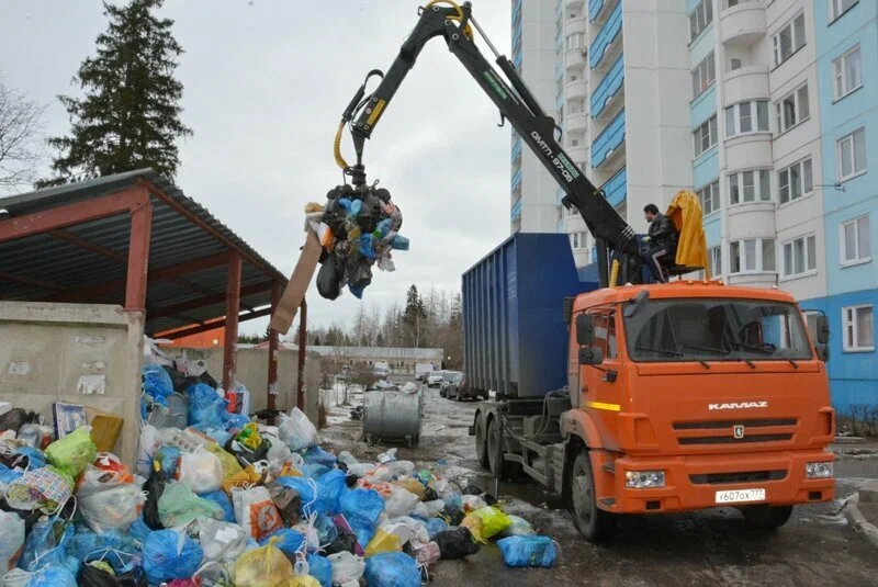 Вывоз бытового мусора в Сосновом Боре с погрузкой в октябре