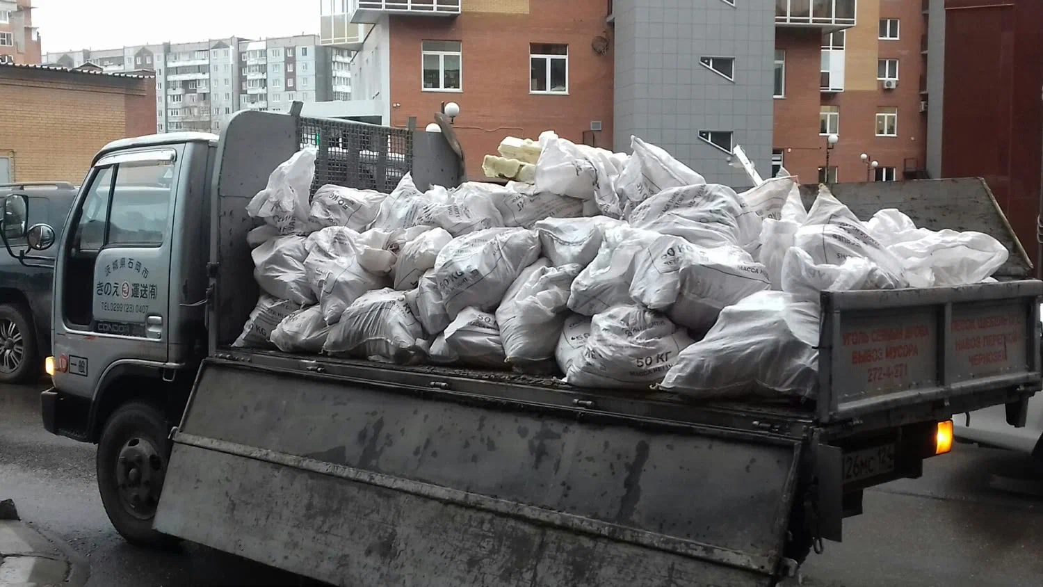 Вывоз строительного мусора в Сосновом Боре в октябре