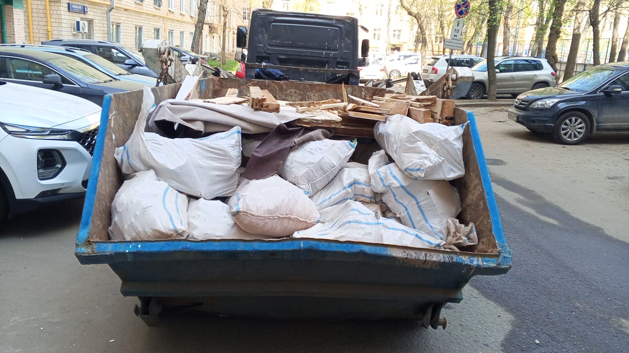 Вывоз мусора из магазина в Сосновом Боре в октябре