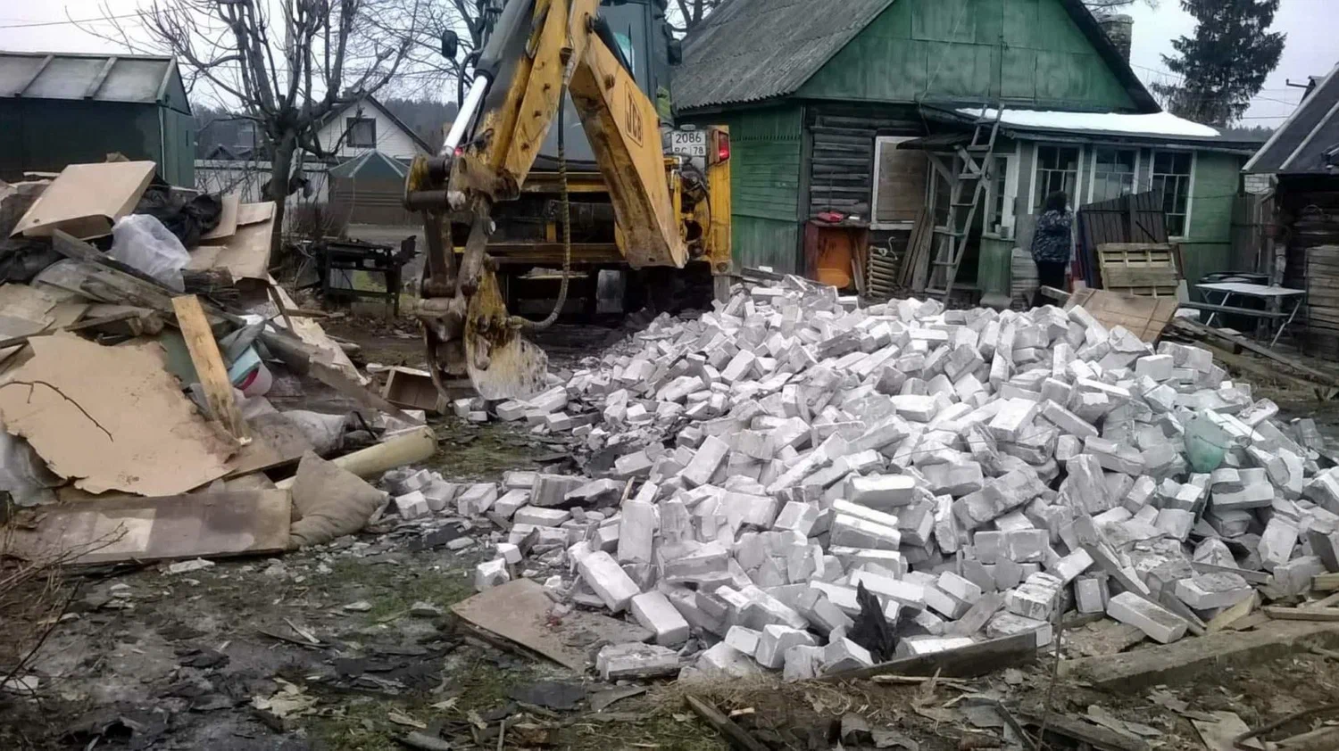 Вывоз мусора после сноса здания в Сосновом Боре от ПроМусор – цена от 5079 руб., утилизация и уборка стройотходов