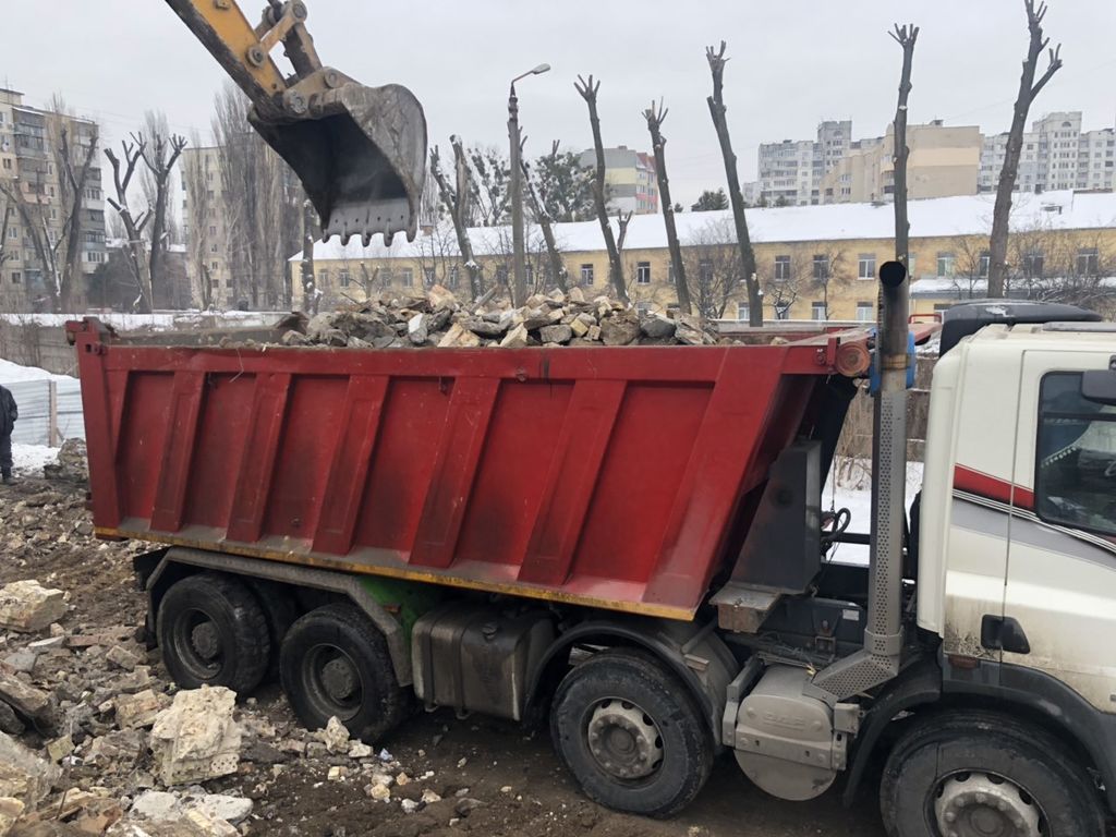 Вывоз мусора Камазом в Сосновом Боре в октябре