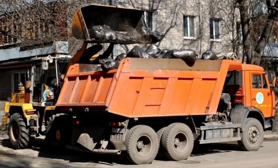 Вывоз мусора грузовым фургоном 5 тонн в Сосновом Боре – ПроМусор, аренда, цена от 1574 руб