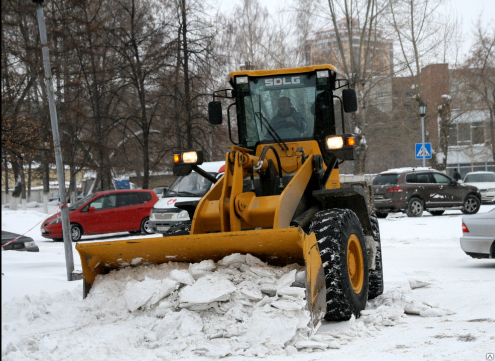 Аренда трактора для уборки снега в Сосновом Боре от ПроМусор – цена от 1016 руб., быстро и недорого
