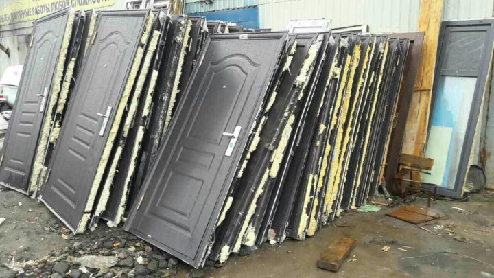 Вывоз металлических дверей с утилизацией в Сосновом Боре в октябре