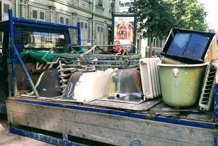 Вывоз старой сантехники в Сосновом Боре от ПроМусор: быстро, недорого от 559 руб., утилизация и грузчики