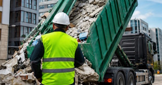 Вывоз строительного мусора в Сосновом Боре: услуги лицензированной компании — ПроМусор